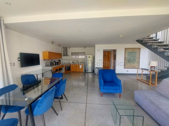 Casa en Venta  con amplio jardín y vista despejada en Piedades de Santa Ana - Imagen 2