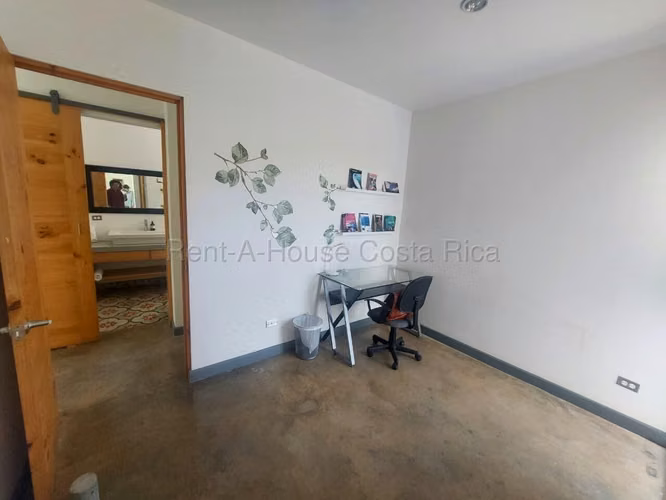Casa en Venta  con amplio jardín y vista despejada en Piedades de Santa Ana - Imagen 15