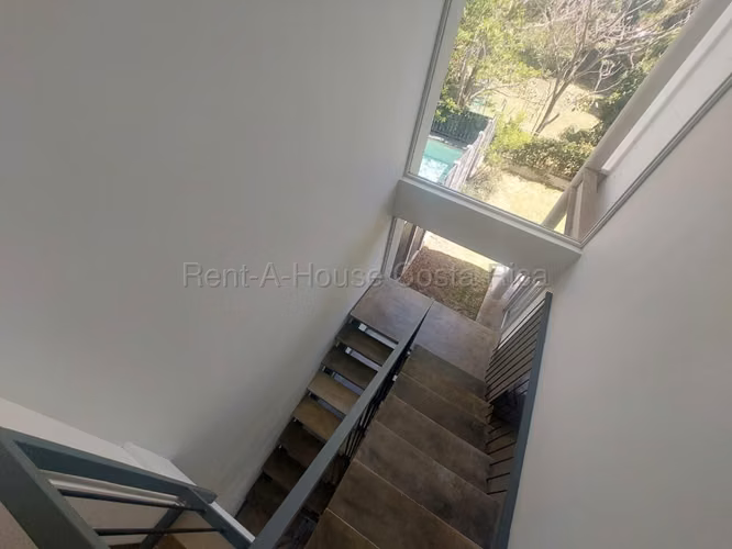 Casa en Venta  con amplio jardín y vista despejada en Piedades de Santa Ana - Imagen 5