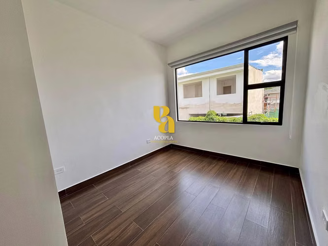 Alquiler de casa moderna con terraza y jardín en San Rafael de Alajuela - Imagen 11