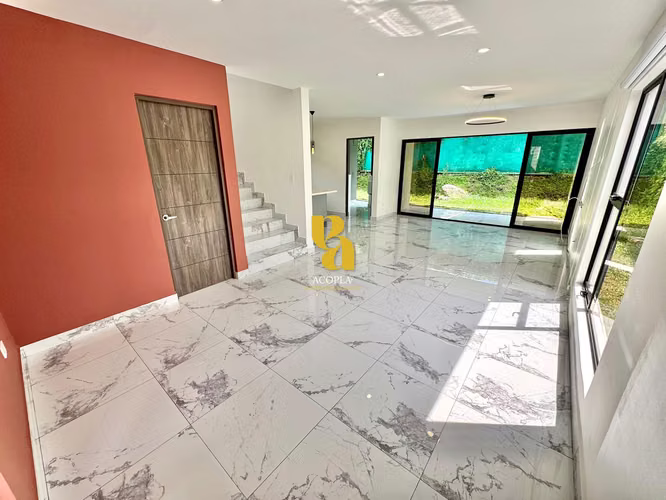 Alquiler de casa moderna con terraza y jardín en San Rafael de Alajuela - Imagen 3