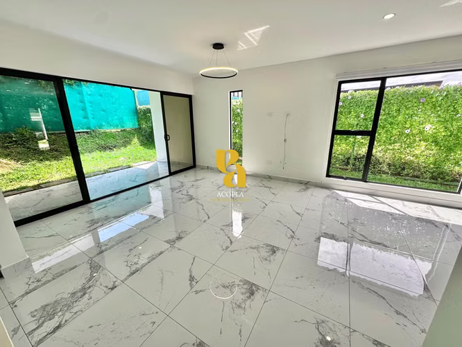 Alquiler de casa moderna con terraza y jardín en San Rafael de Alajuela - Imagen 8