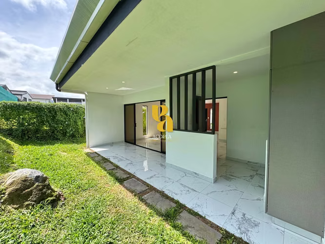 Alquiler de casa moderna con terraza y jardín en San Rafael de Alajuela - Imagen 9