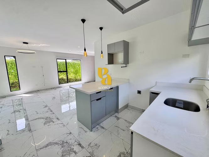 Alquiler de casa moderna con terraza y jardín en San Rafael de Alajuela - Imagen 7
