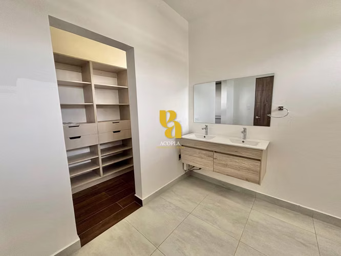 Alquiler de casa moderna con terraza y jardín en San Rafael de Alajuela - Imagen 13