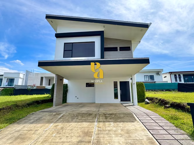 Modern house for rent with terrace and garden in San Rafael de Alajuela
