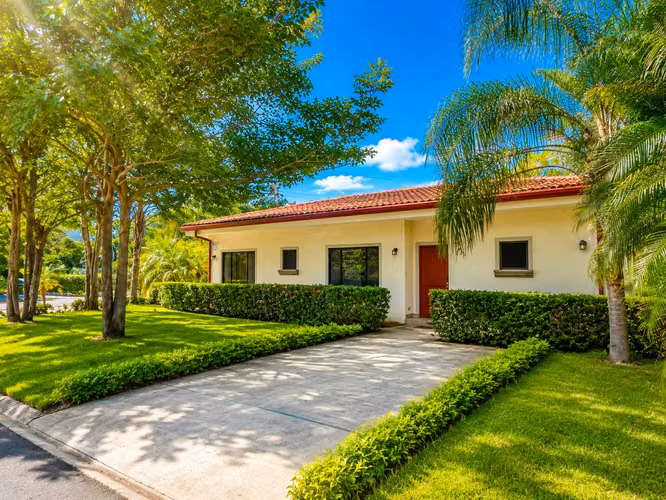 Encantadora Casa con Piscina privada en Condominio Santa Fe – Tamarindo