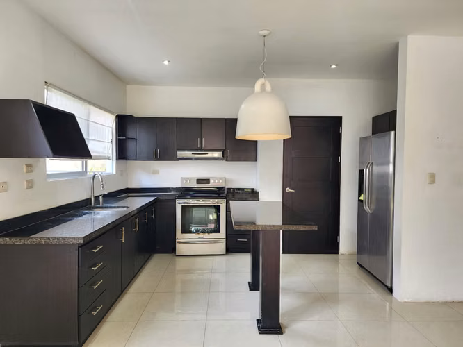 Espacioso Apartamento en La Guácima 3 Habs, Balcón, Patio 2 parq - Imagen 5