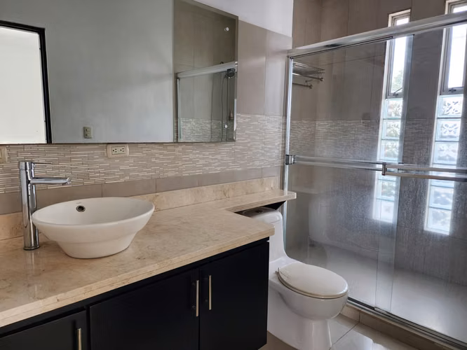 Espacioso Apartamento en La Guácima 3 Habs, Balcón, Patio 2 parq - Imagen 13