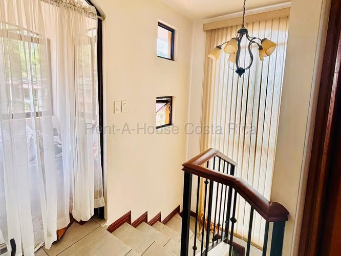 Venta de Casa en Condominio en Tirrases Curridabat