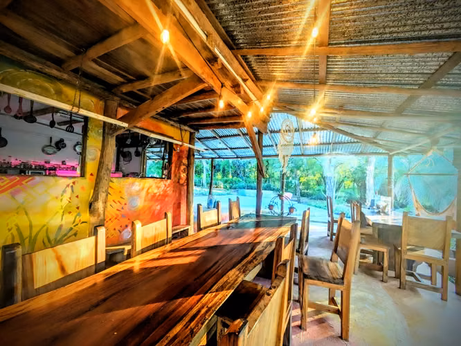 Terreno Mixto de 3.100 m² con Casa Bohemia y Área de Eventos - Imagen 9