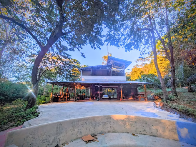 3,100 m² Mixed-Use Property with Bohemian Home & Event Area
