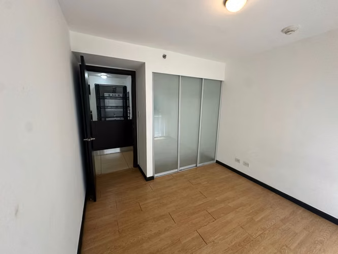 Moderno Apartamento en Rohrmoser con Amenidades – $1300 - Imagen 3