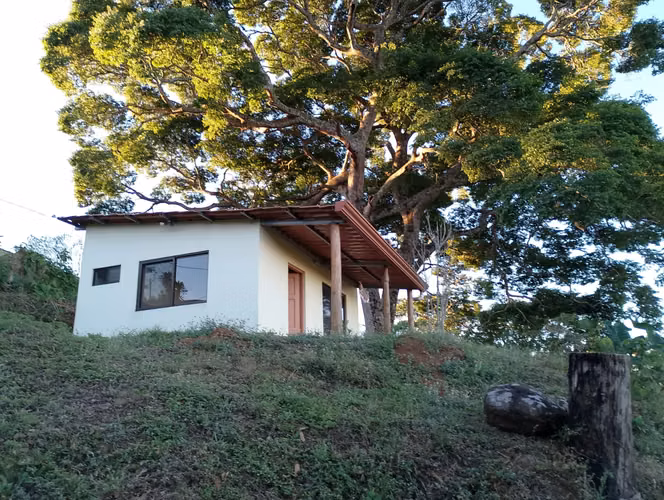 Propiedad con Hermosa Vista en Barroeta Atenas