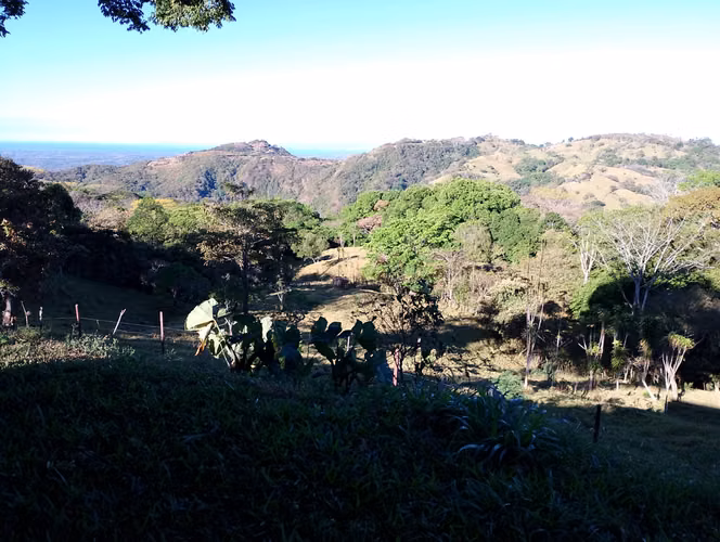 Propiedad con Hermosa Vista en Barroeta Atenas - Imagen 3