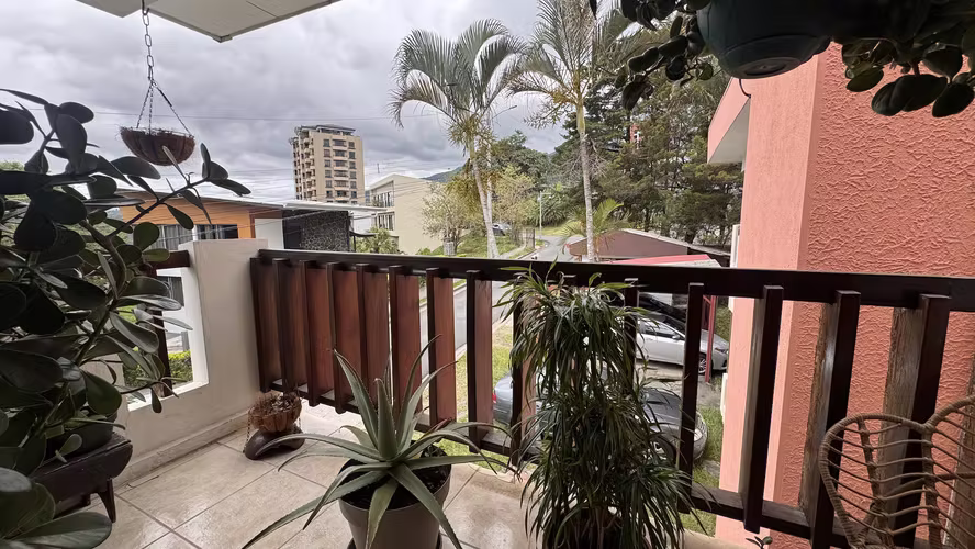 Venta de apartamento en condominio en Escazú, ideal para inversión (AD)