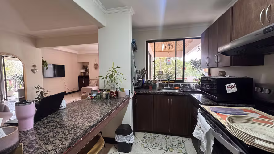 Venta de apartamento en condominio en Escazú, ideal para inversión (AD)