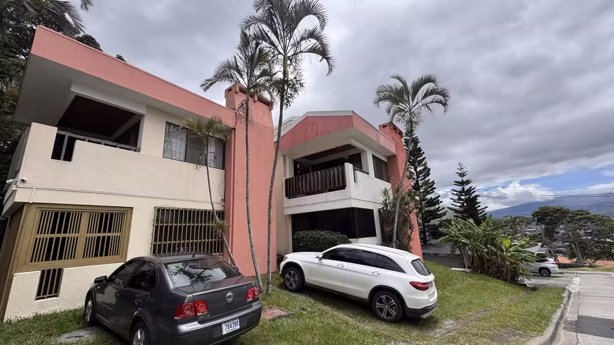 Venta de apartamento en condominio en Escazú, ideal para inversión (AD)