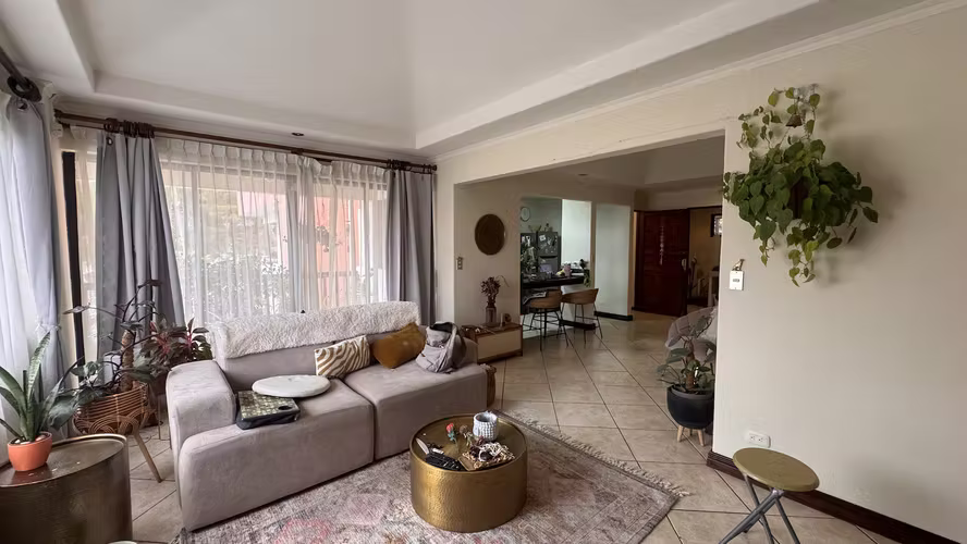 Venta de apartamento en condominio en Escazú, ideal para inversión (AD)