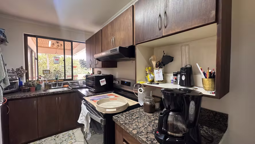 Venta de apartamento en condominio en Escazú, ideal para inversión (AD)