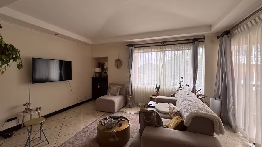 Venta de apartamento en condominio en Escazú, ideal para inversión (AD)