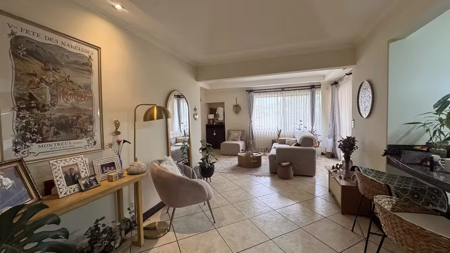 Venta de apartamento en condominio en Escazú, ideal para inversión (AD)