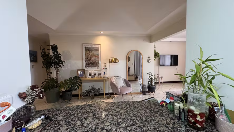 Venta de apartamento en condominio en Escazú, ideal para inversión (AD)