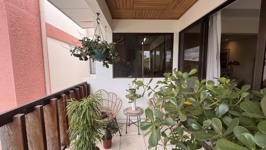 Venta de apartamento en condominio en Escazú, ideal para inversión (AD)