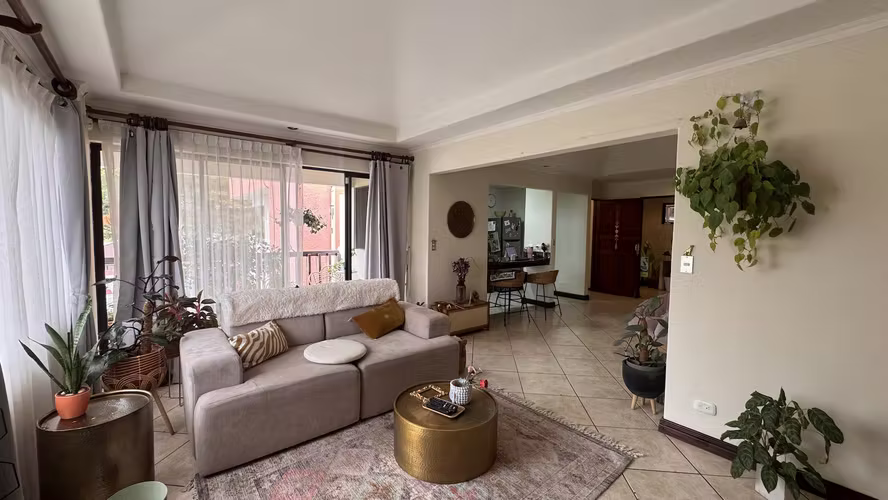 Venta de apartamento en condominio en Escazú, ideal para inversión (AD)
