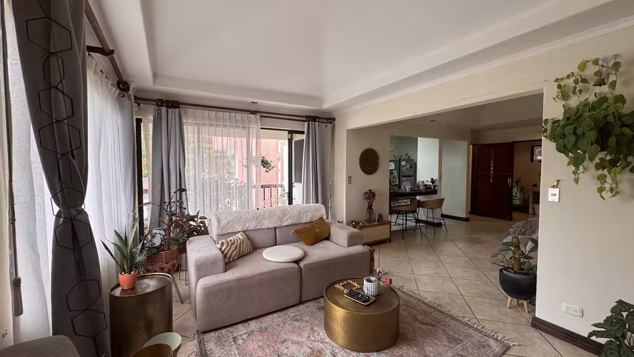 Venta de apartamento en condominio en Escazú, ideal para inversión (AD)