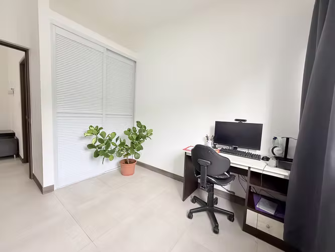 Alquiler Casa Con Amplio Jardín en Ciudad Colón - Imagen 6