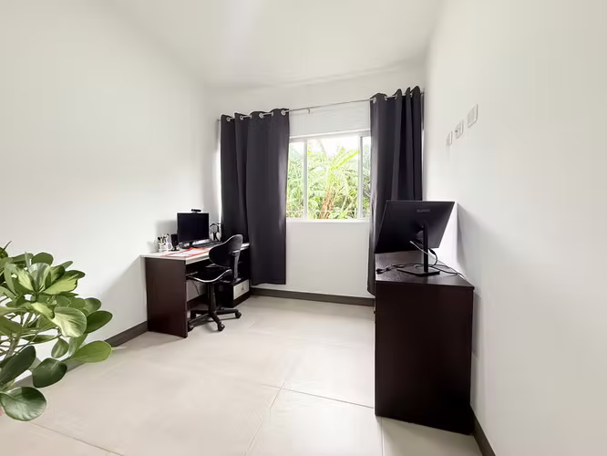 Alquiler Casa Con Amplio Jardín en Ciudad Colón - Imagen 5