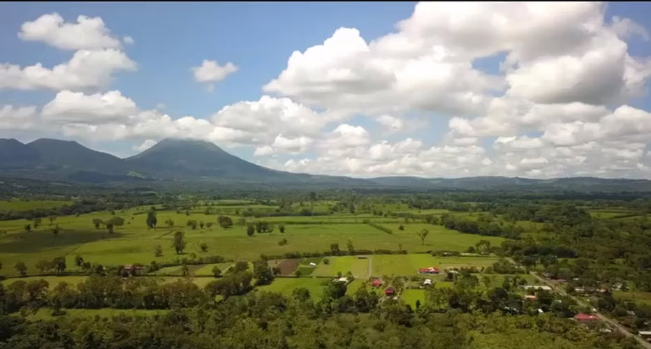 Lote de 736 m² con Vista al Volcán Arenal – La Fortuna - Imagen 2