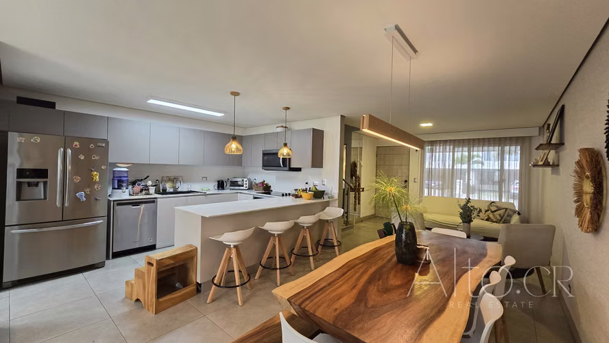 EXCLUSIVA CASA CON LINEA BLANCA | AMENIDADES PREMIUM  | 4 PARQUEOS - Imagen 10