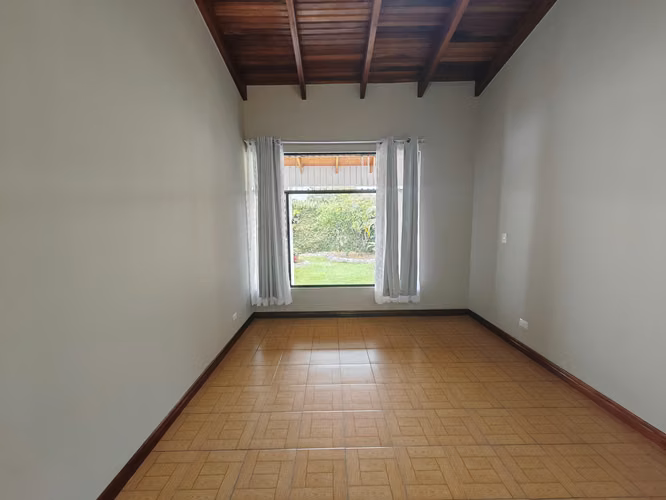 ALQUILER DE CASA DE UN NIVEL Y JARDÍN EN ESCAZÚ - Imagen 16
