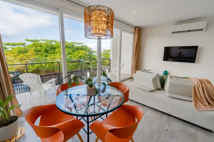 ¡Apartamento Frente al Mar EN RENTA en Playa Hermosa! ¡Totalmente amueblado!
