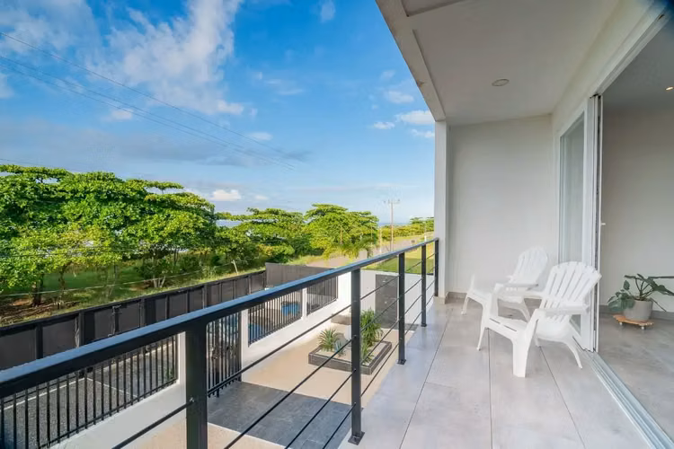 ¡Apartamento Frente al Mar EN RENTA en Playa Hermosa! ¡Totalmente amueblado!