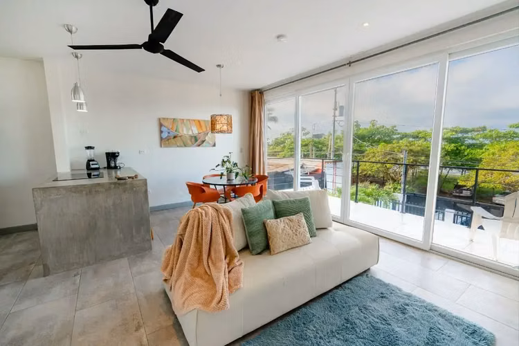 ¡Apartamento Frente al Mar EN RENTA en Playa Hermosa! ¡Totalmente amueblado!