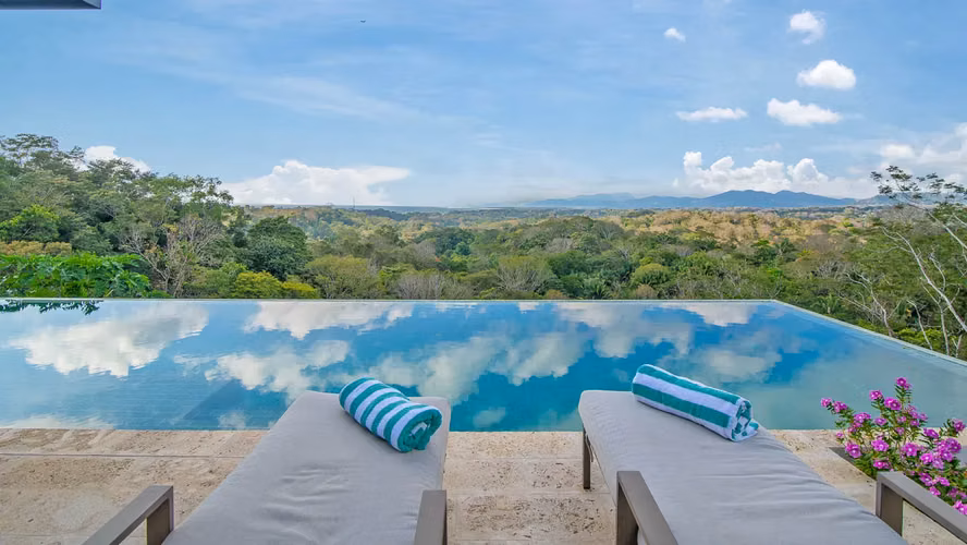 Lujosa Villa de 5 dormitorios con piscina e increíbles vistas en Playa Hermosa Santa Teresa - Imagen 6