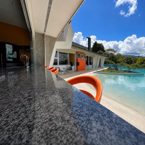 Coronado de lujo en la montaña con arroyo privado, piscina y vistas panorámicas en Coronado, Costa Rica. - Imagen 4