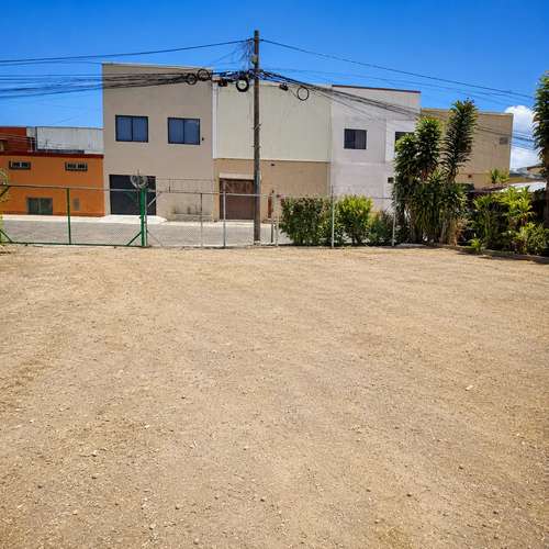 Amplia Casa en San Sebastián con Lote Grande y Taller - Imagen 13