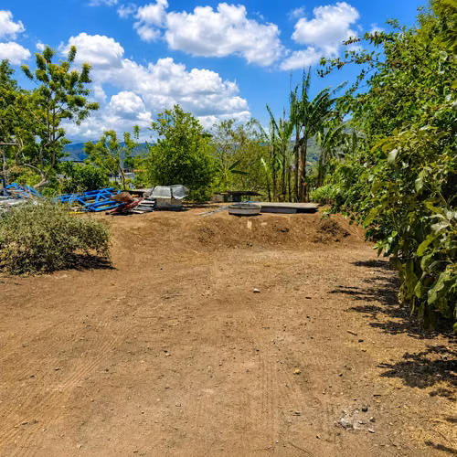 SAN SEBASTIAN SE VENDE Casa de 2 Hab. con Lote Grande y Taller - Imagen 11
