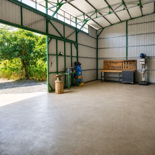 SAN SEBASTIAN SE VENDE Casa de 2 Hab. con Lote Grande y Taller - Imagen 8