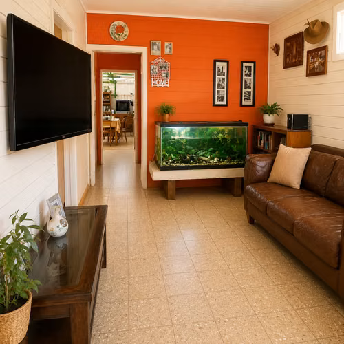 SAN SEBASTIAN SE VENDE Casa de 2 Hab. con Lote Grande y Taller - Imagen 5