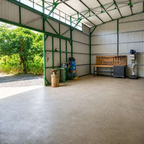 Amplia Casa en San Sebastián con Lote Grande y Taller - Imagen 8