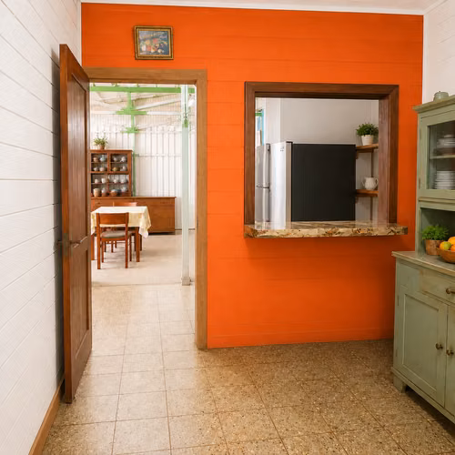 SAN SEBASTIAN SE VENDE Casa de 2 Hab. con Lote Grande y Taller - Imagen 3