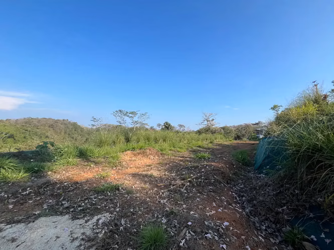 Lote con tres sitios para construir a minutos de Hermosa en vecindario tranquilo - Imagen 9