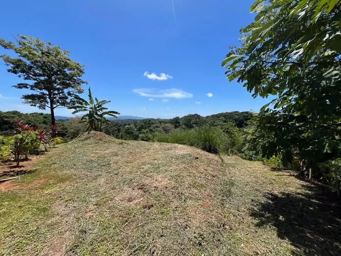Lote con tres sitios para construir a minutos de Hermosa en vecindario tranquilo - Imagen 3