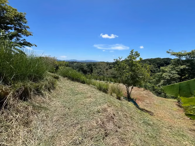 Lote con tres sitios para construir a minutos de Hermosa en vecindario tranquilo - Imagen 5