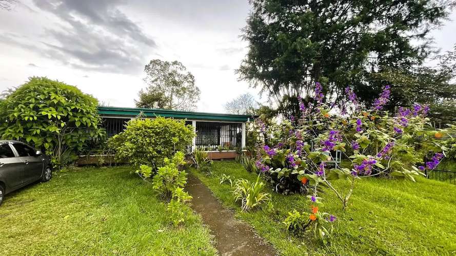 HERMOSA CASA EN UN AMPLIO LOTE EN CARRIZAL, ALAJUELA - Imagen 11